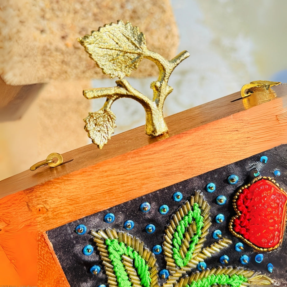 Fashionable beaded flower wooden handbag designed for everyday style