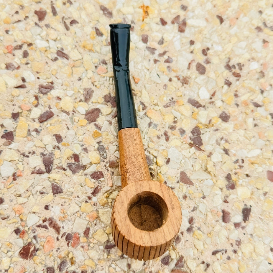Premium quality classic smoking pipe with elegant finish and traditional style