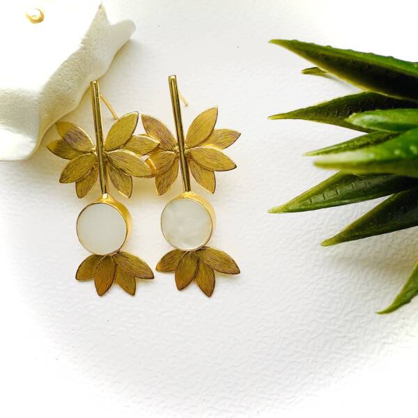 Mother of Pearl Floral Earring