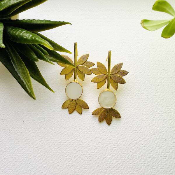 Mother of Pearl Floral Earring