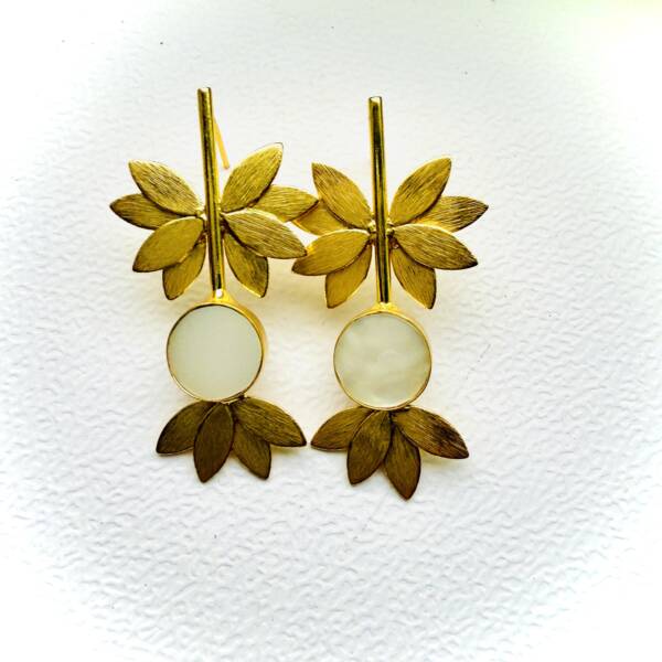 Mother of Pearl Floral Earring