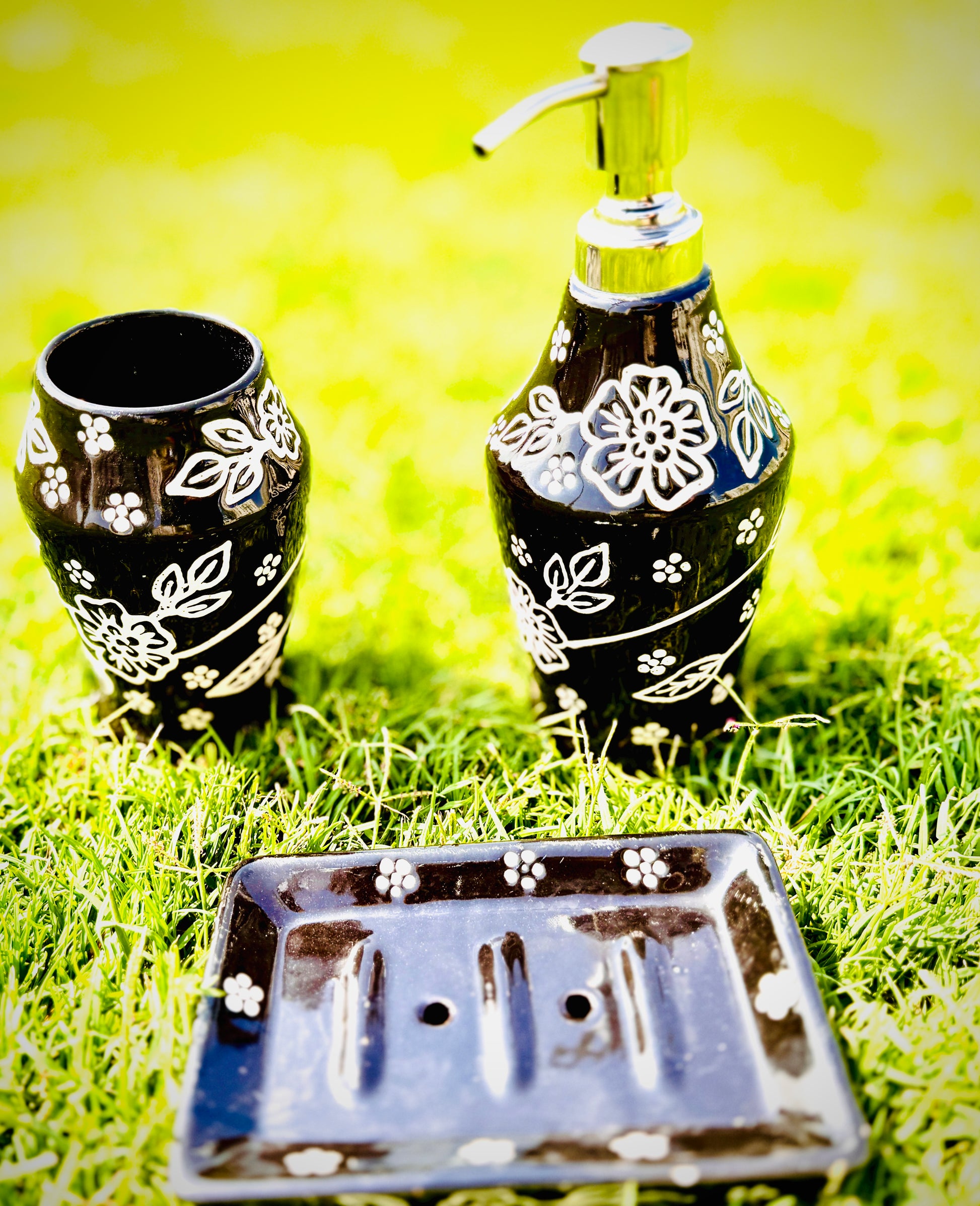 Black and white Flower shape Bathroom Dispensers set of 3