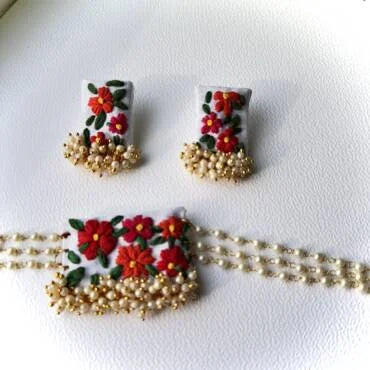 Pearl Necklace Choker Style