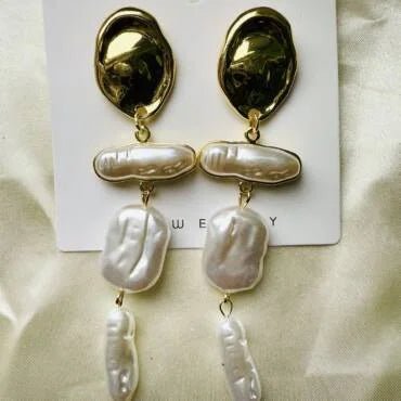 Natural Pearl Stud