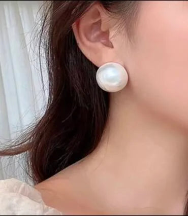 Vintage White Pearl Big Stud