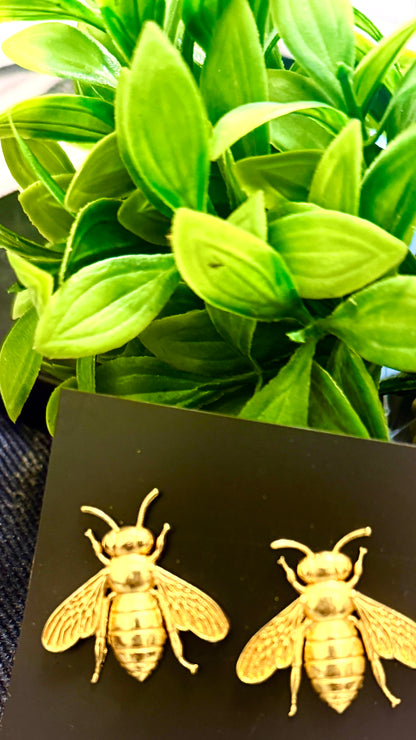 Golden Dipethran Charm Handcrafted Earring