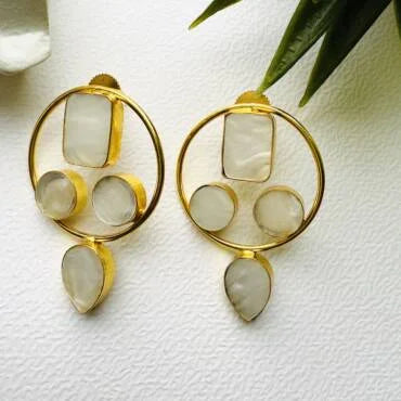 Mother of Pearl Round Earring