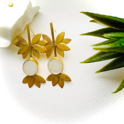 Mother of Pearl Floral Earring