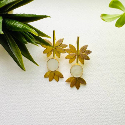Mother of Pearl Floral Earring