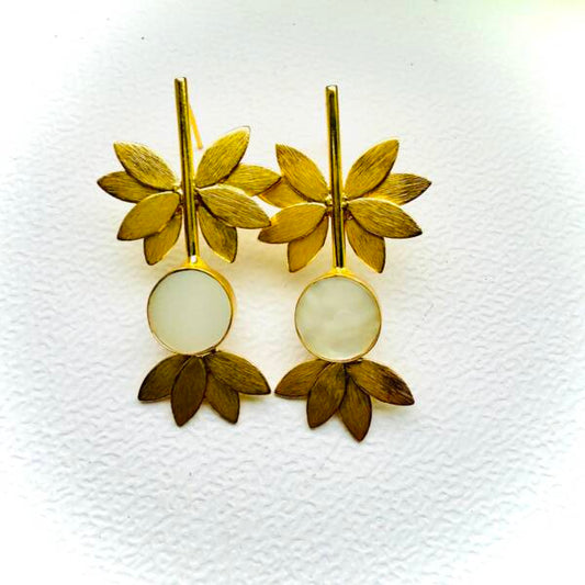 Mother of Pearl Floral Earring