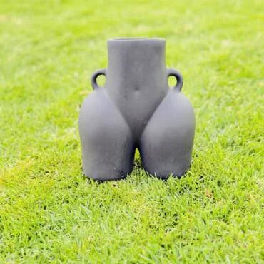 Bum Shaped Vase